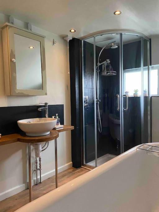 Stunning 2 Bedroom Flat In A Central Location New Alresford Exterior photo